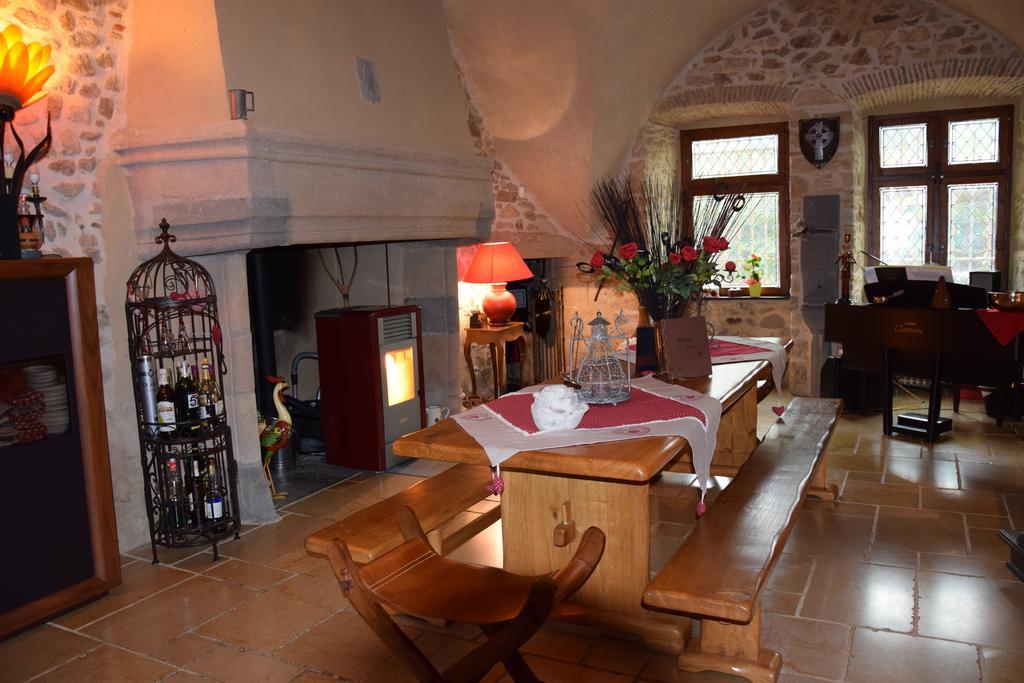 Chateau Des Aiguilles Saint-Rémy-de-Chargnat Zewnętrze zdjęcie